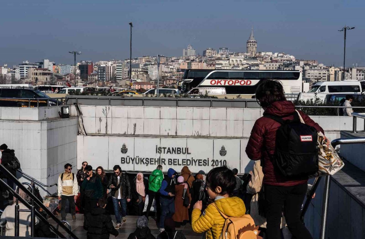 Eminönü’nde yılbaşı yoğunluğu