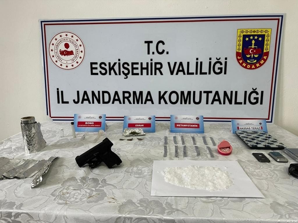 Uyuşturucu madde satıcısının evine narkotik köpeği ‘Bando’ ile baskın yapıldı