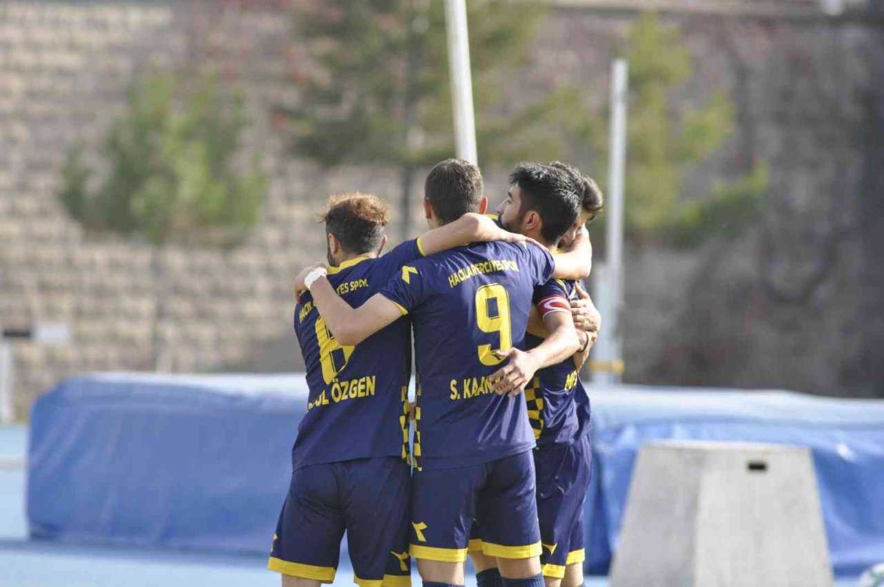 Hacılar Erciyesspor ilk yarıda 23 puan topladı