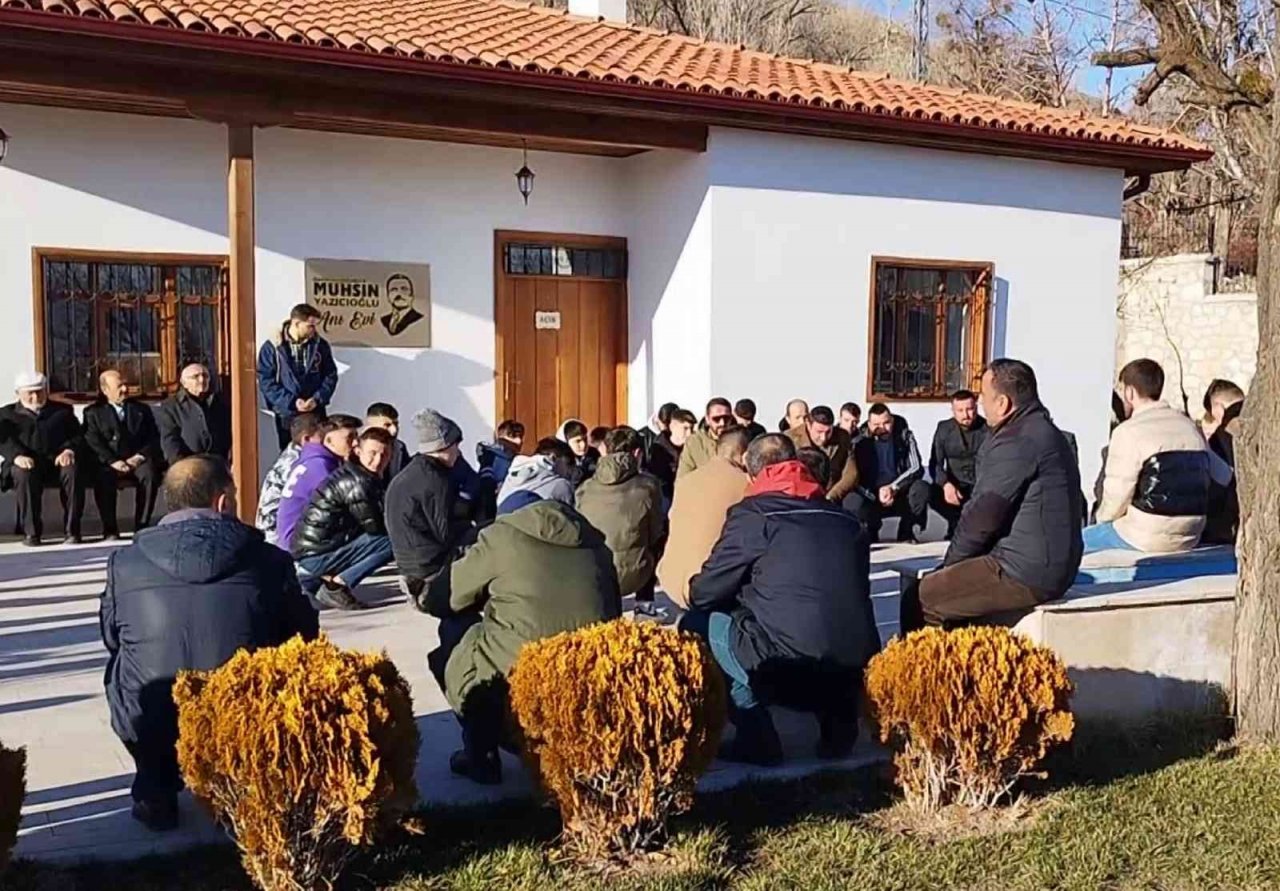 Muhsin Yazıcıoğlu evinde anıldı