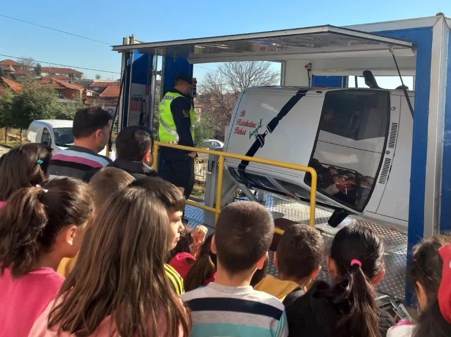 Jandarmadan öğrencilere trafik eğitimi