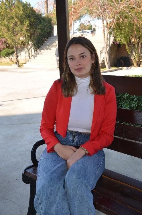 Didim’de üniversiteli kızdan örnek davranış