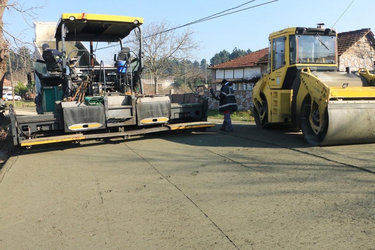 Üçköprü köyüne beton asfalt atıldı