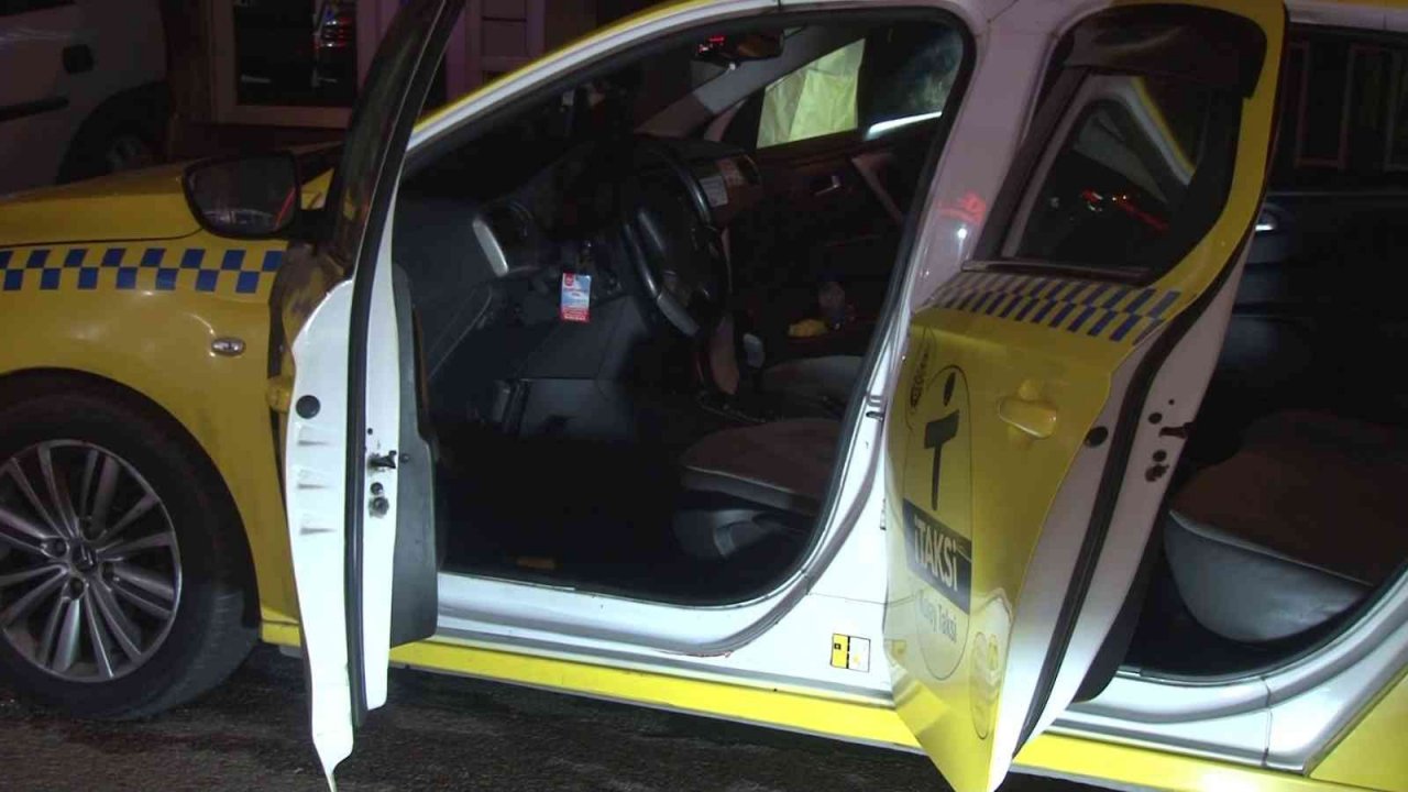 Kadıköy’de taksici ile yolcunun ücret tartışmasında kan aktı: 1 yaralı