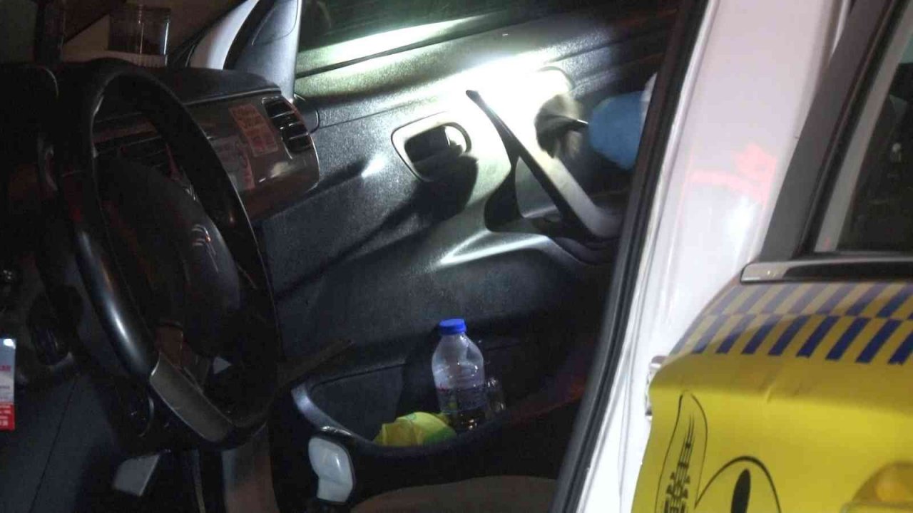 Kadıköy’de taksici ile yolcunun ücret tartışmasında kan aktı: 1 yaralı