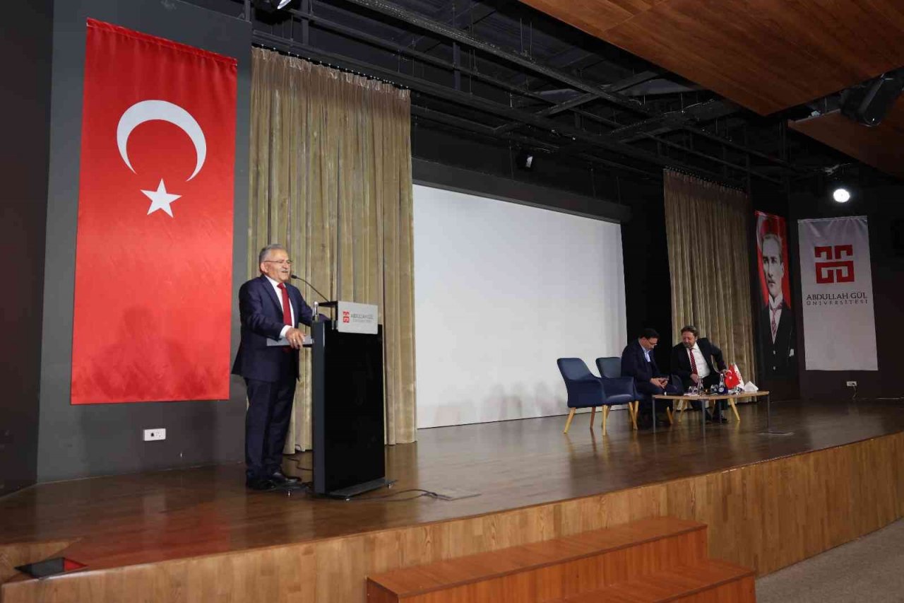 Başkan Büyükkılıç ile Vali Çiçek, AGÜ’de Teknofest gençliğiyle buluştu