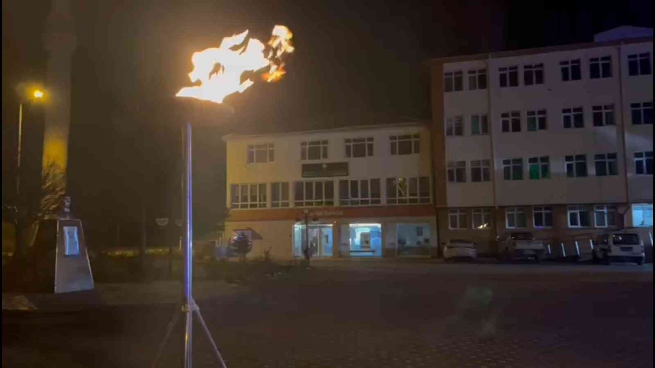 Büyükşehir, Sarıoğlan ve Akkışla’da doğalgaz meşalesini yaktı