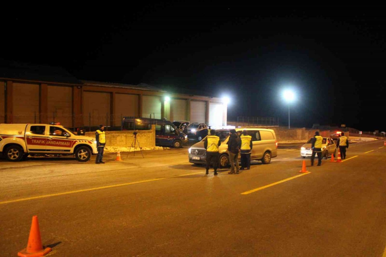 Erciyes Kayak Merkezi’nde yılbaşı denetimi