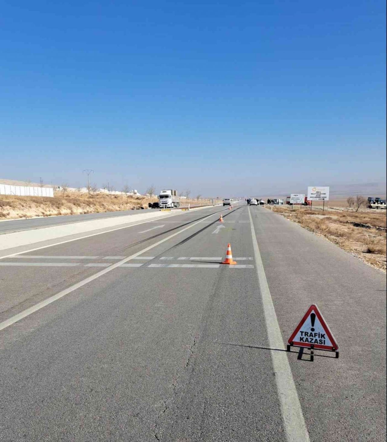 Konya’da tır otomobile çarptı: 2 ölü