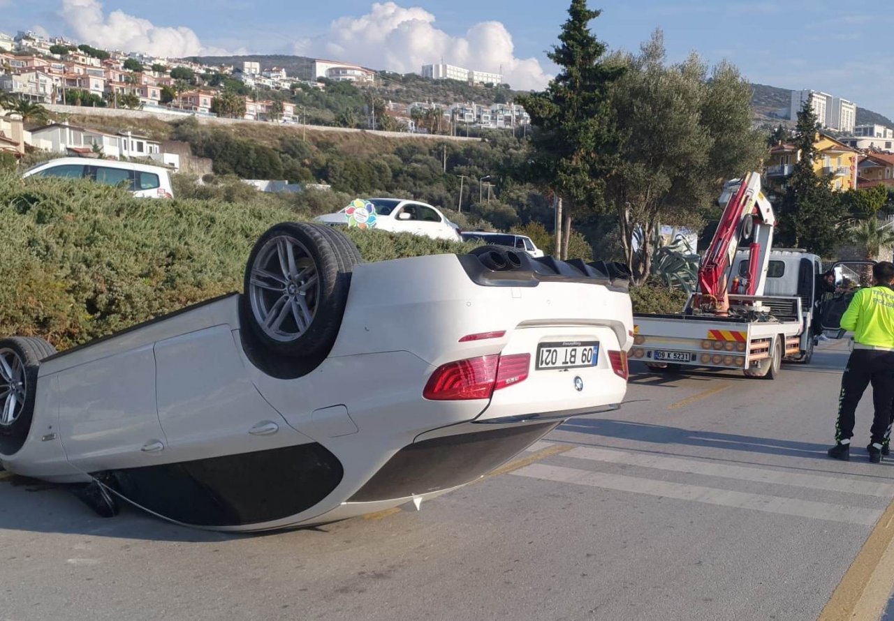 Kuşadası’nda otomobil takla attı: 1 yaralı