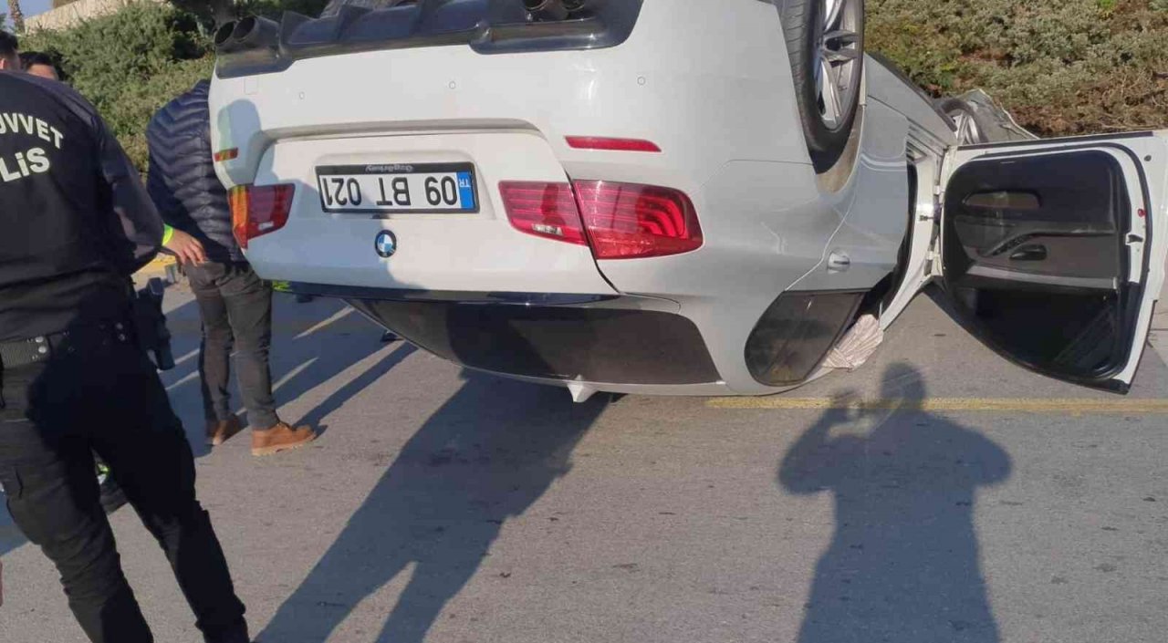 Kuşadası’nda otomobil takla attı: 1 yaralı