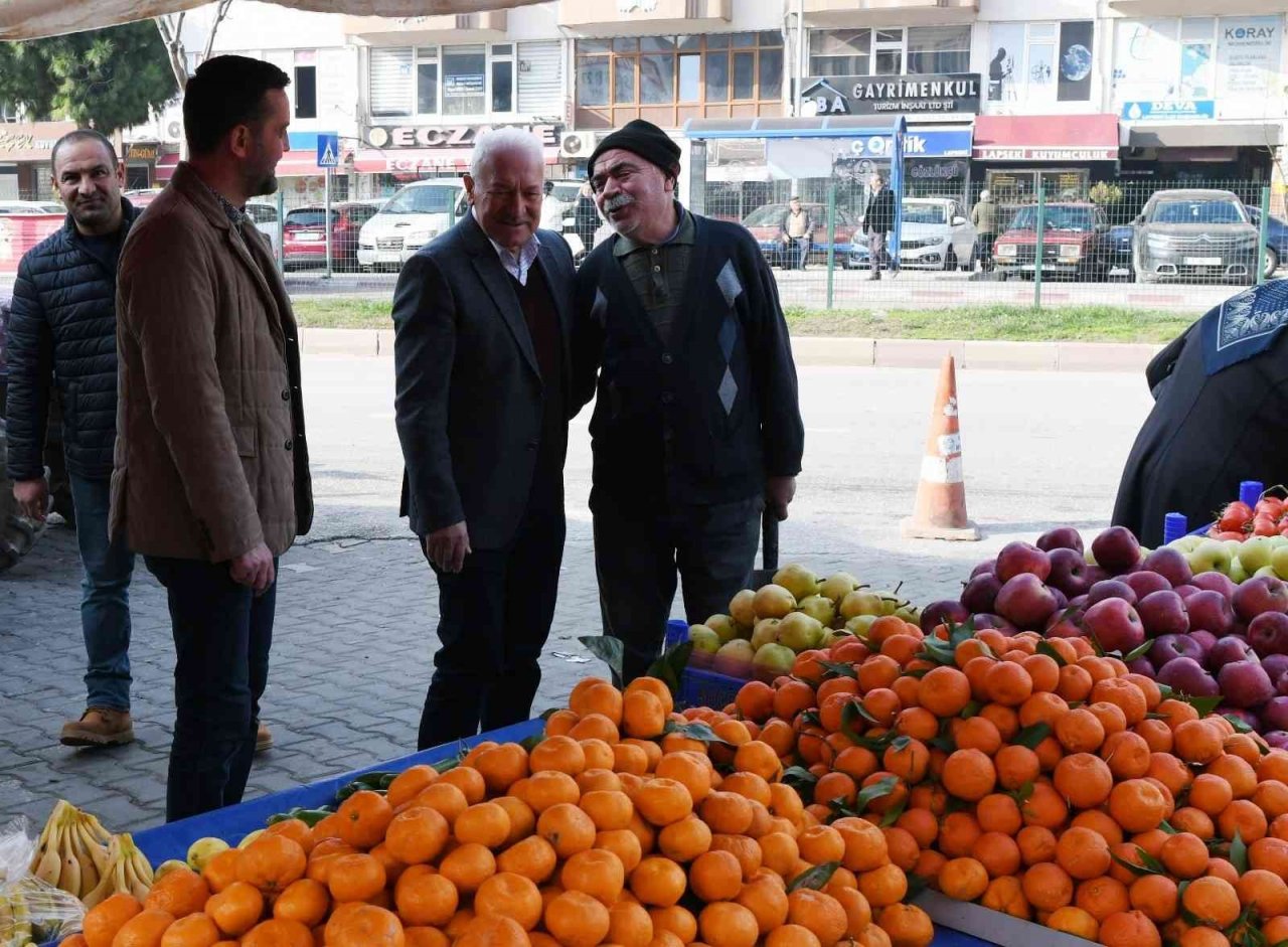 Başkan Yılmaz, pazarcı esnafı ve vatandaşların yeni yılını kutladı