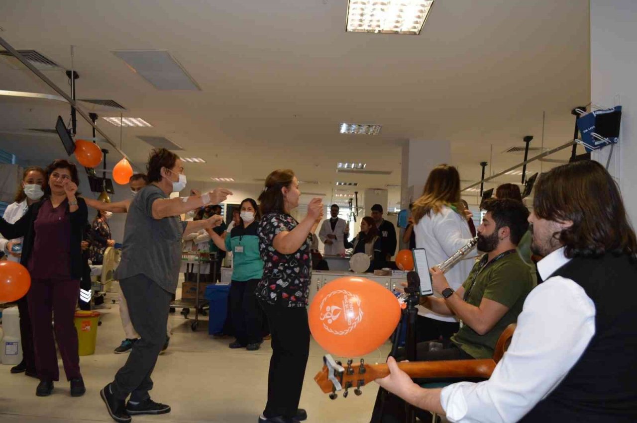 Muğla’da Hemodiyaliz Ünitesi’ndeki hastalar için yeniyıl kutlaması yapıldı