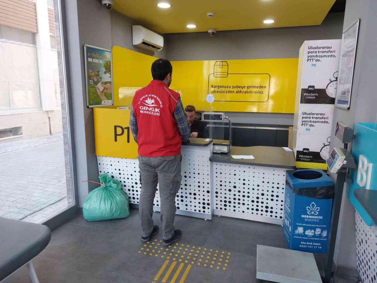 Ortaklar Genç Ofis kartpostal geleneğini sürdürüyor