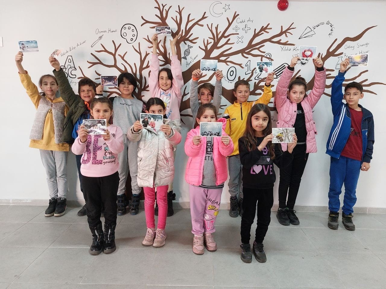 Ortaklar Genç Ofis kartpostal geleneğini sürdürüyor