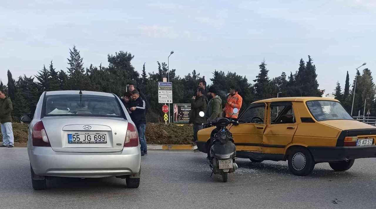 Kavşakta kaza: 1 yaralı