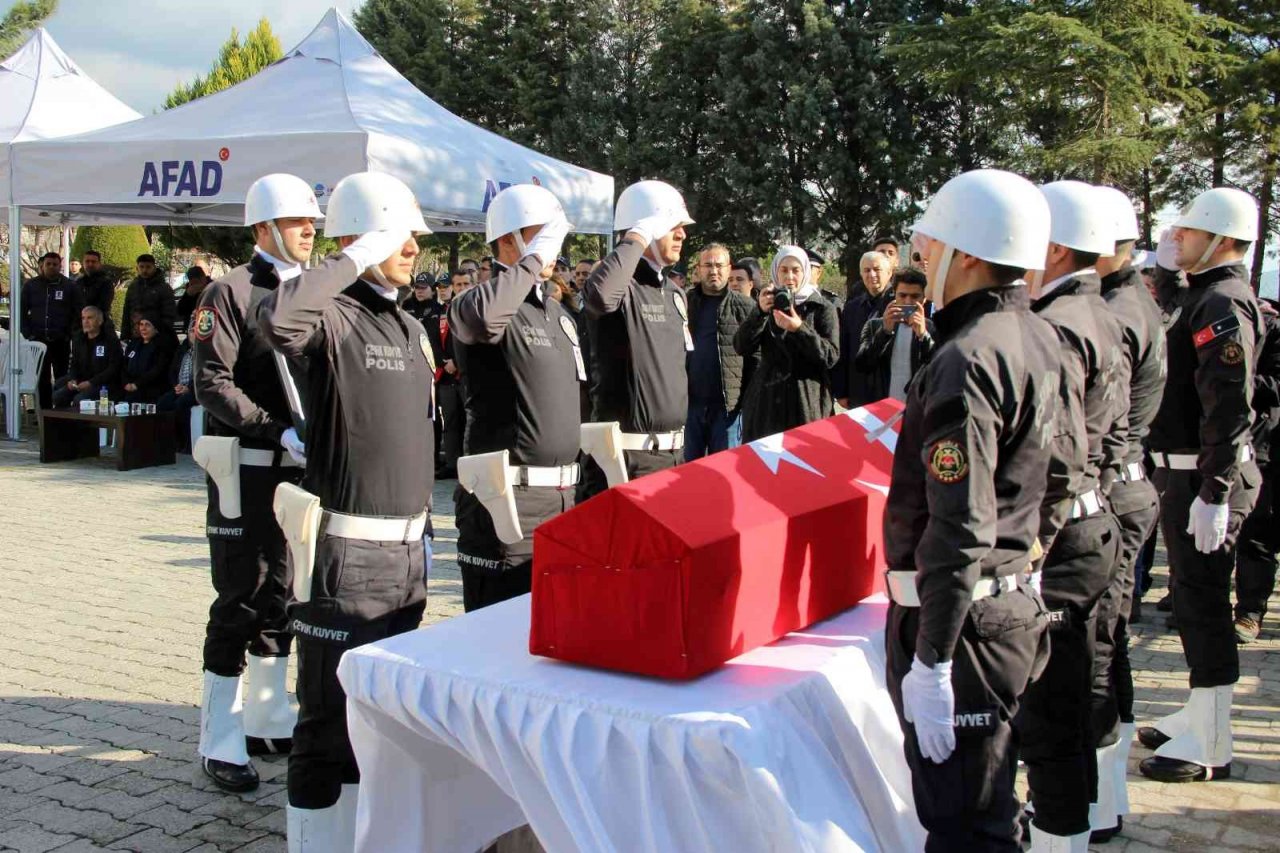 Şehit Komiser için Emniyet Müdürlüğünde tören