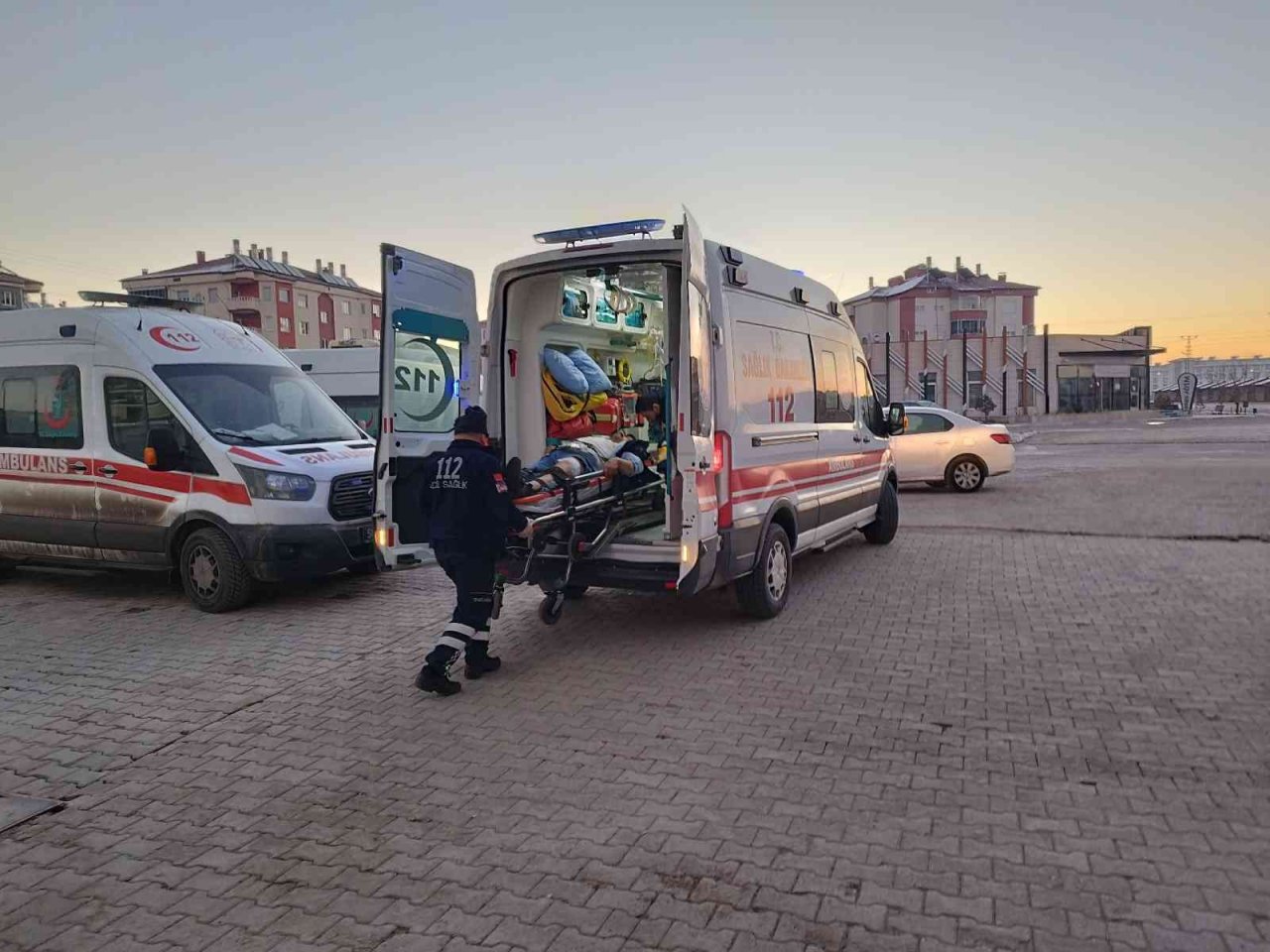 Hayvan yüklü kamyonet ile hafif ticari araç çarpıştı: 5 yaralı