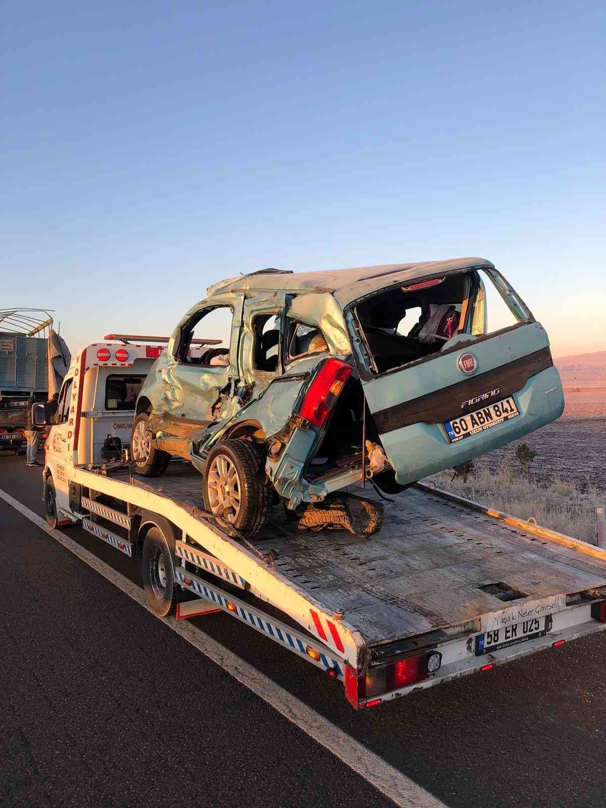 Hayvan yüklü kamyonet ile hafif ticari araç çarpıştı: 5 yaralı