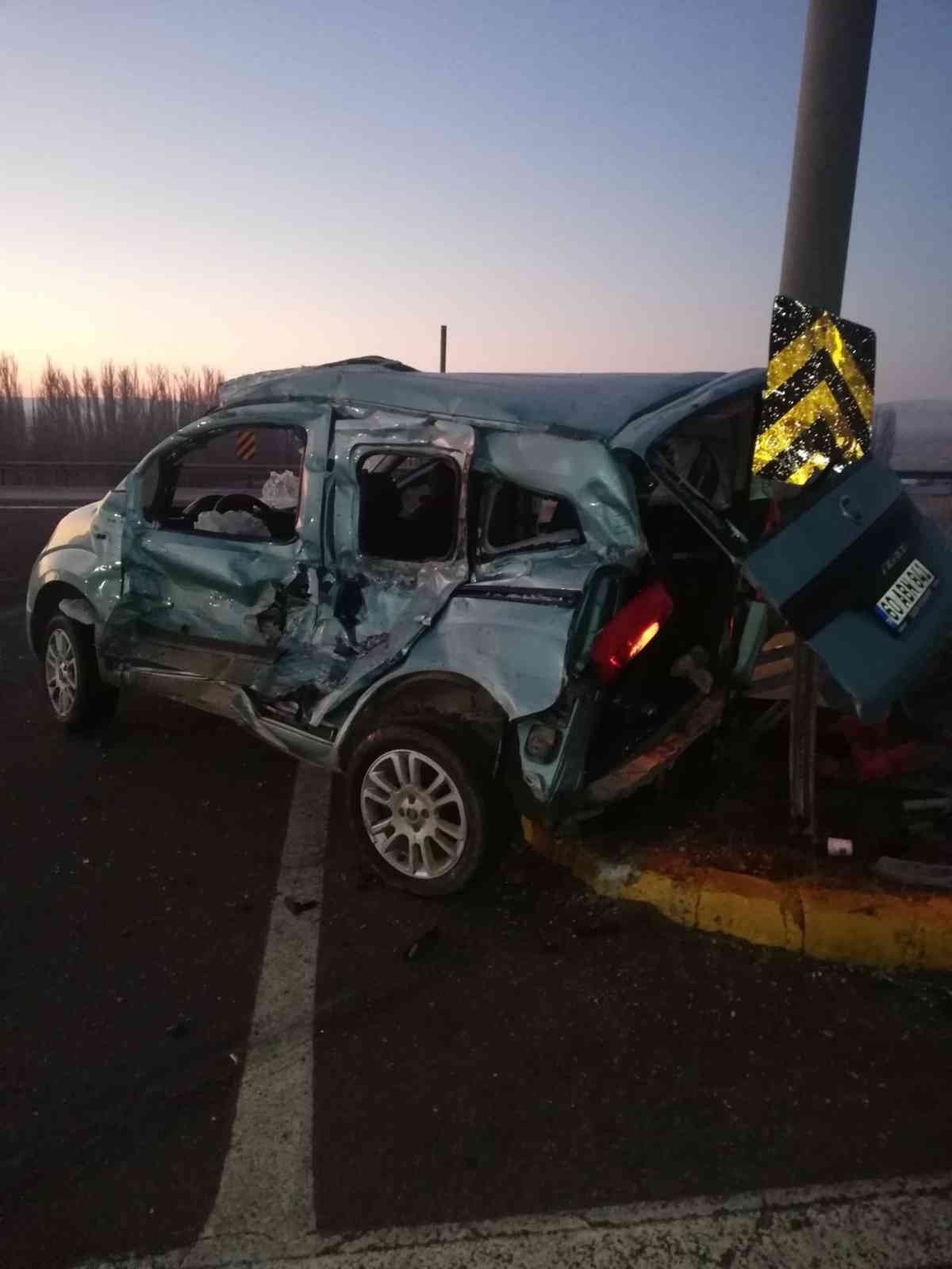 Hayvan yüklü kamyonet ile hafif ticari araç çarpıştı: 5 yaralı
