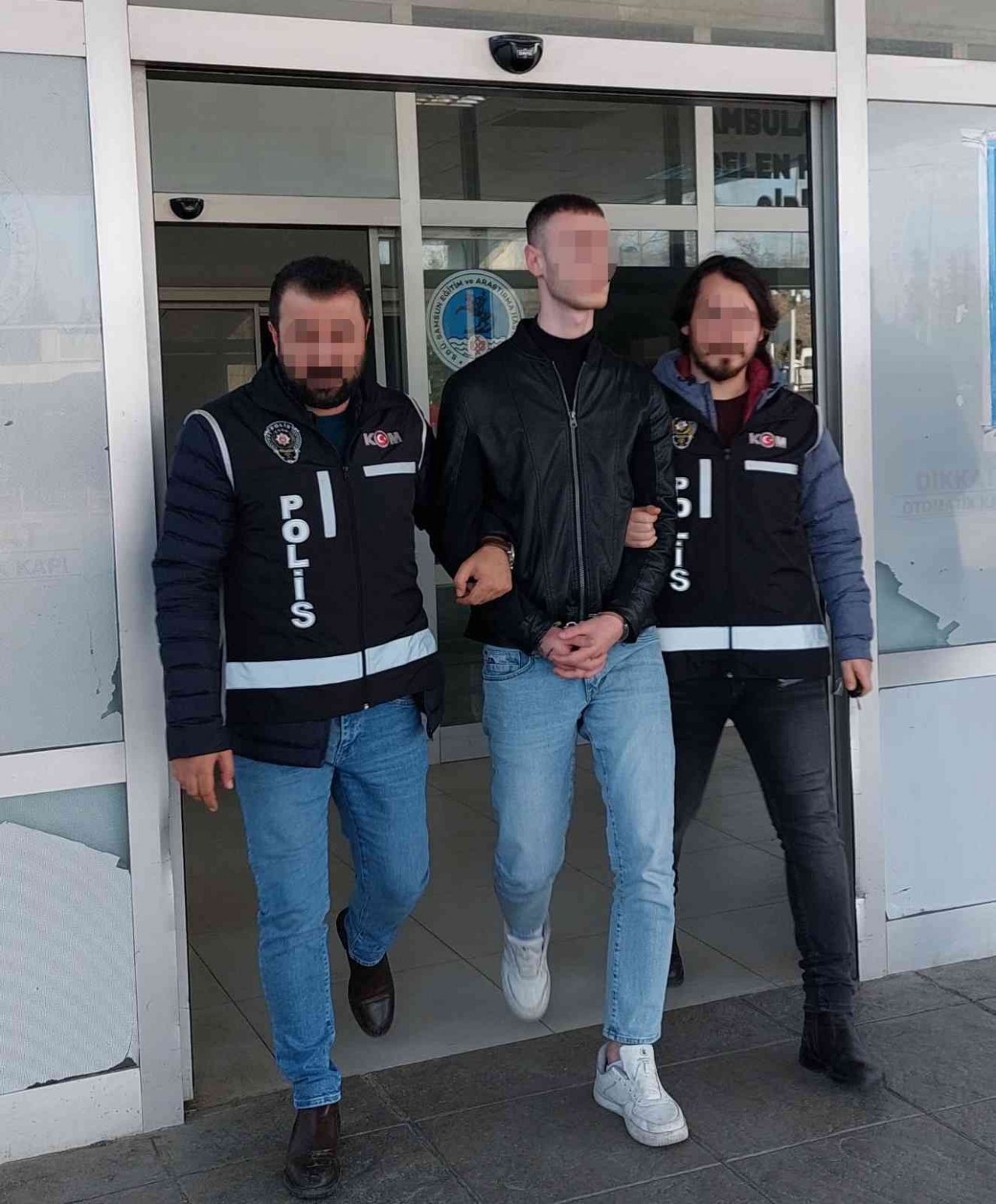 Yılbaşında sahte parayı piyasaya süremeden yakalandı