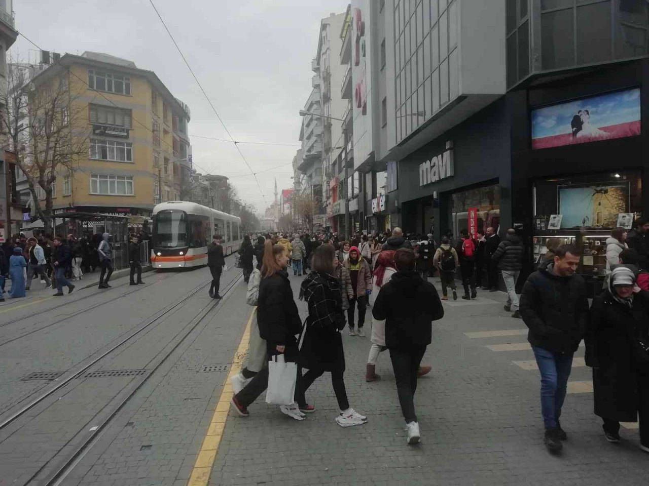 Çarşıda yılbaşı kalabalığı