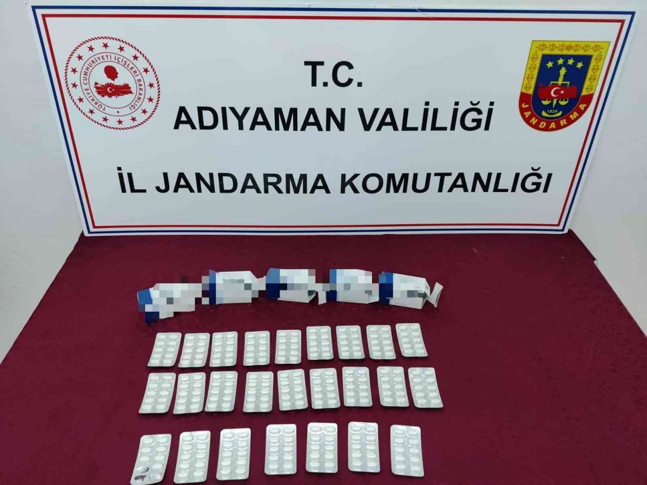 Jandarma denetimlerinde kaçak alkol ve sigaralar ele geçirildi