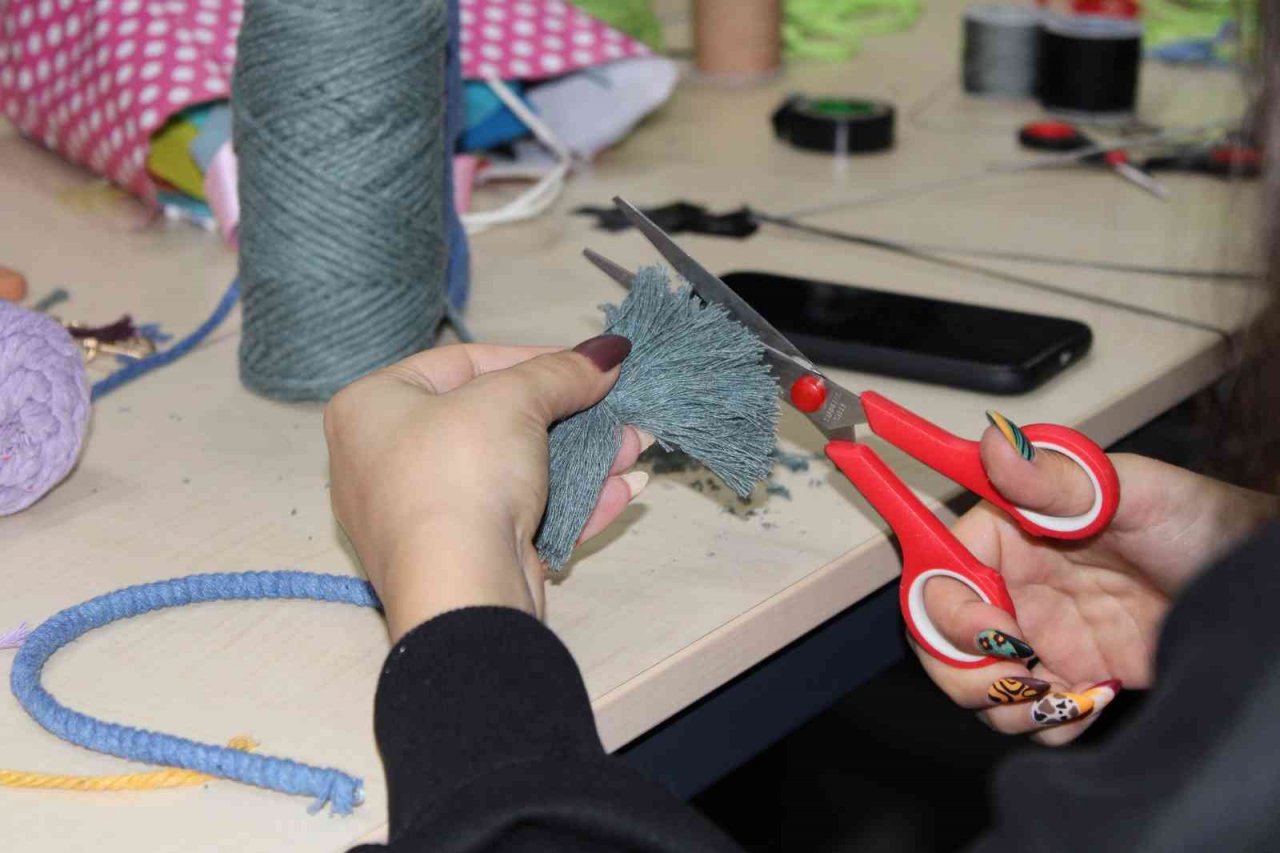 Mardin yolunda ördüğü çanta projeye dönüştü