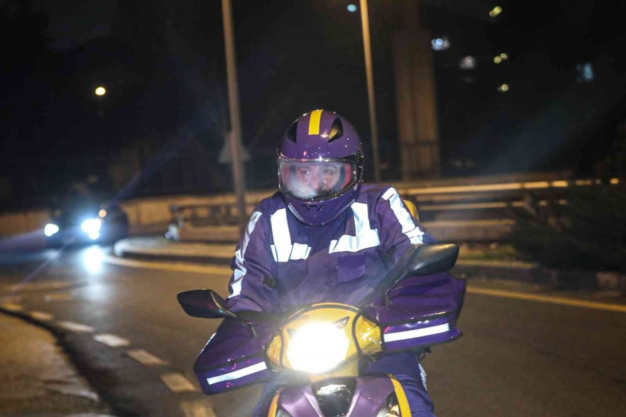 Bakan Varank’ın motosikletli yılbaşı mesaisi