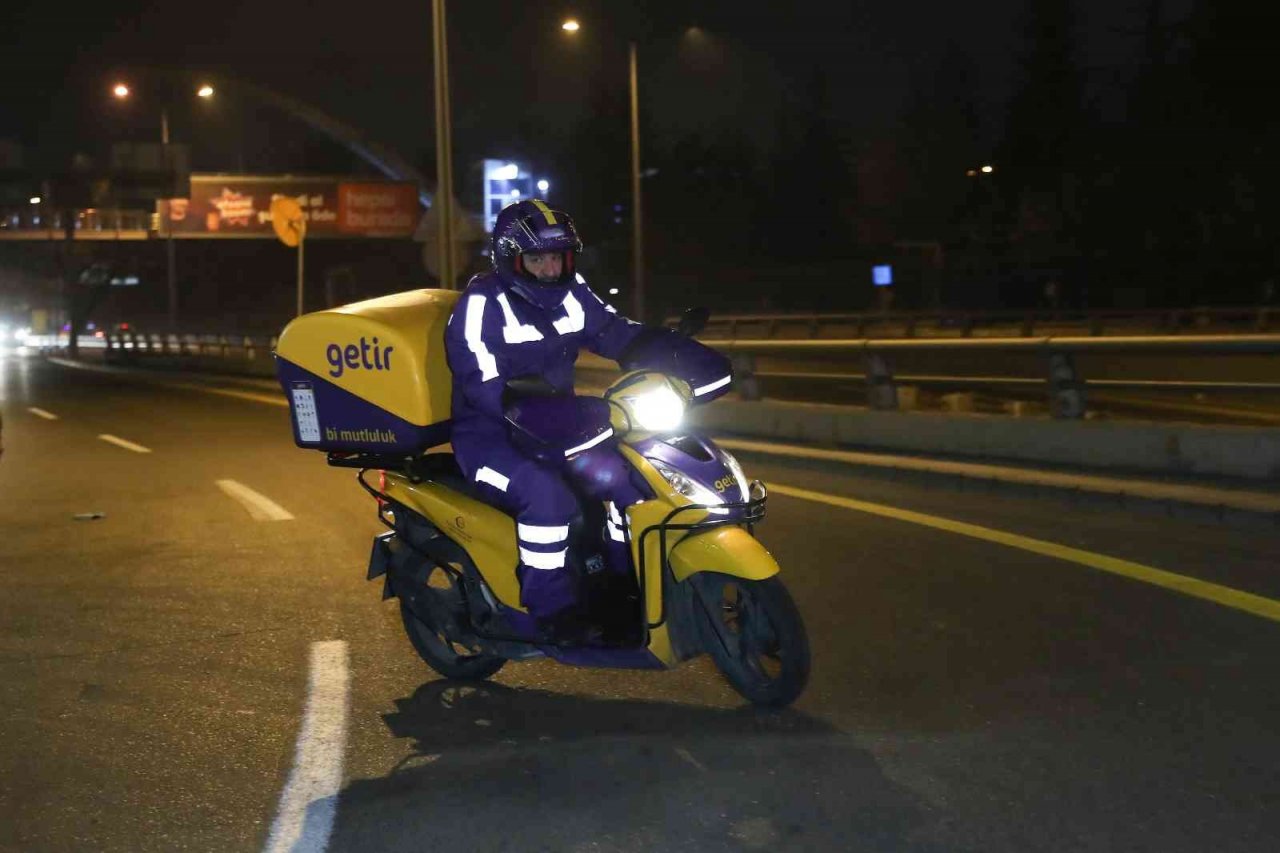 Bakan Varank’ın motosikletli yılbaşı mesaisi