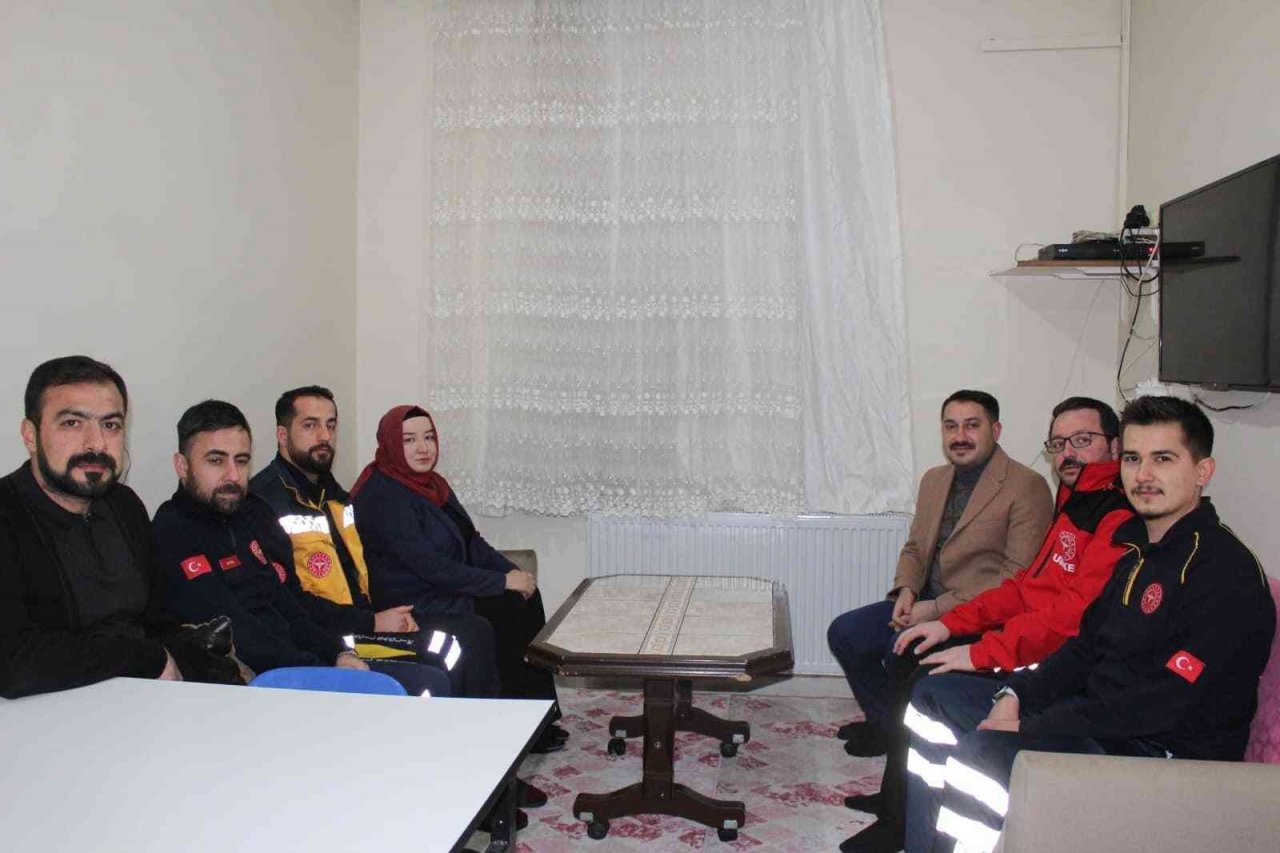 Bitlis İl Sağlık Müdürü Demiray’dan anonslu yılbaşı kutlaması