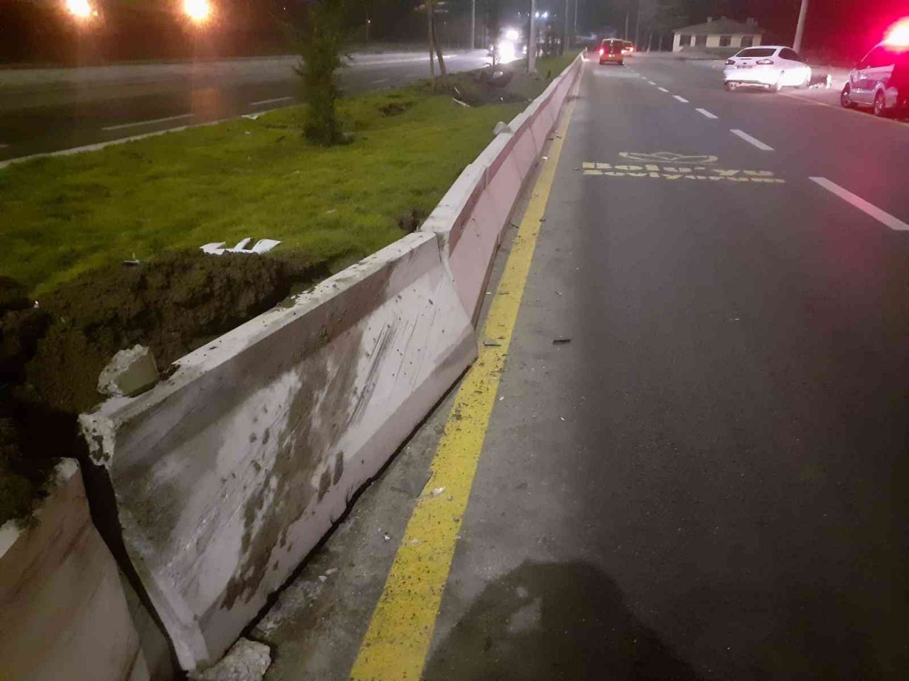 Alkollü sürücü bariyerlere çarptı