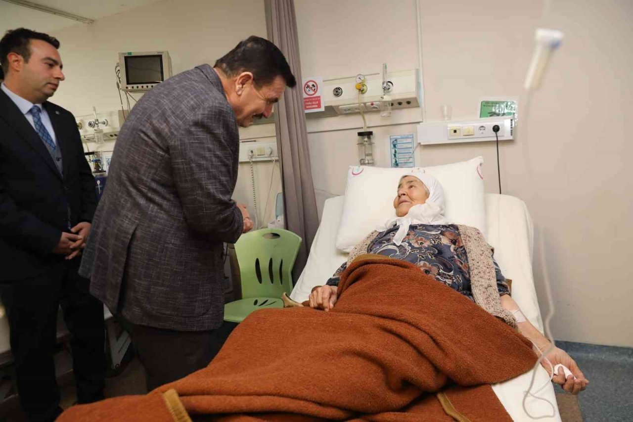 Yılbaşı tedbirlerini yerinde denetleyen Vali Arslantaş, görev başındaki personelin yeni yılını kutladı