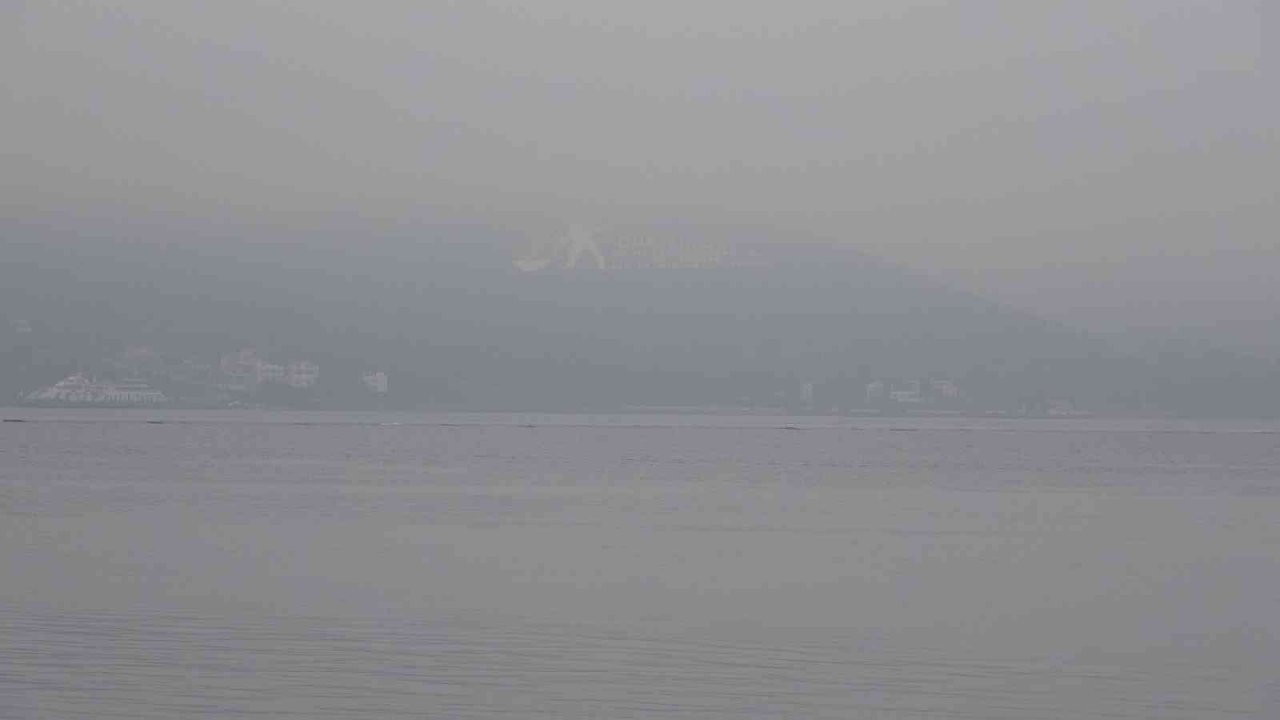 Sisin etkisini yitirmesiyle Çanakkale Boğazı transit gemi geçişlerine açıldı