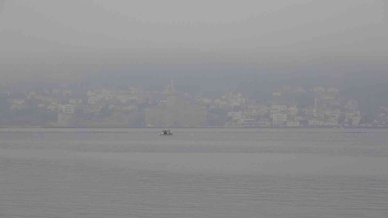 Sisin etkisini yitirmesiyle Çanakkale Boğazı transit gemi geçişlerine açıldı