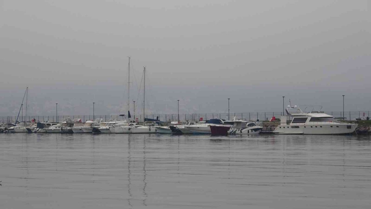 Sisin etkisini yitirmesiyle Çanakkale Boğazı transit gemi geçişlerine açıldı