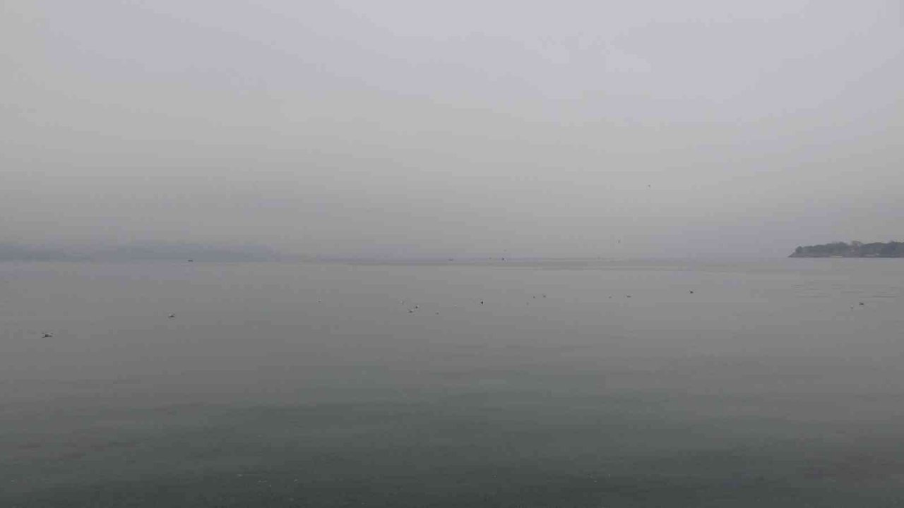 Sisin etkisini yitirmesiyle Çanakkale Boğazı transit gemi geçişlerine açıldı