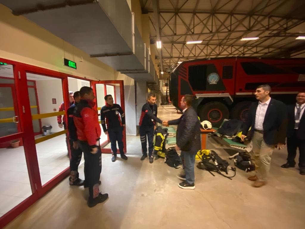 Vali İlhami Aktaş, yılın son gecesinde görev başındaki personelleri ziyaret etti