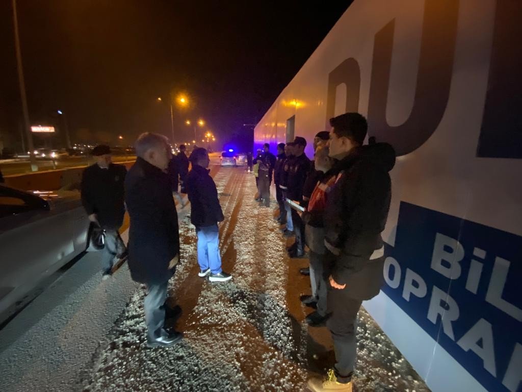 Vali İlhami Aktaş, yılın son gecesinde görev başındaki personelleri ziyaret etti