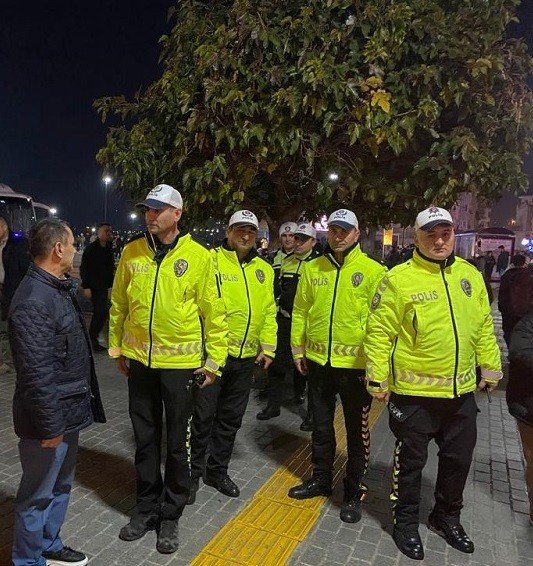 Vali İlhami Aktaş, yılın son gecesinde görev başındaki personelleri ziyaret etti