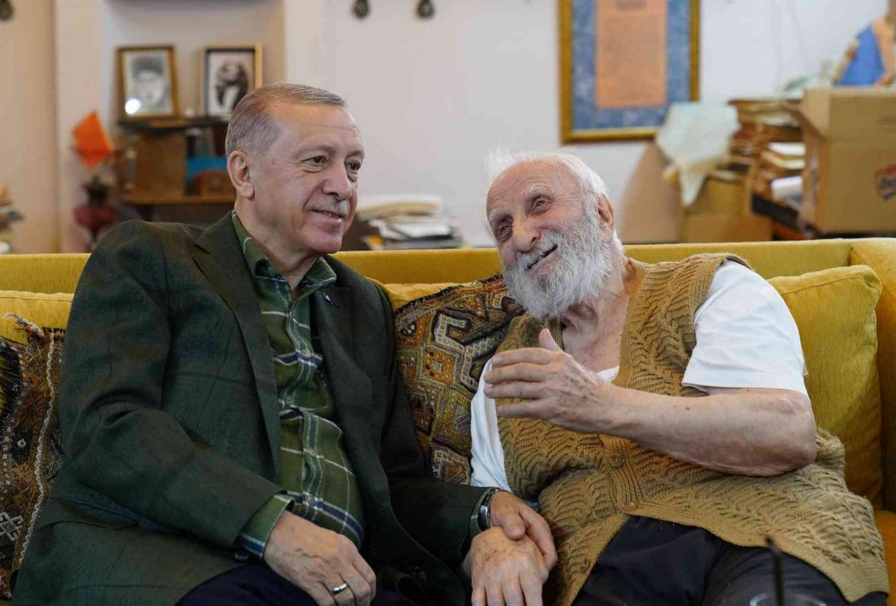 Cumhurbaşkanı Recep Tayyip Erdoğan, neyzen Niyazi Sayın’ı evinde ziyaret etti