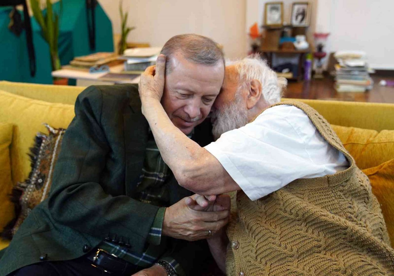 Cumhurbaşkanı Recep Tayyip Erdoğan, neyzen Niyazi Sayın’ı evinde ziyaret etti