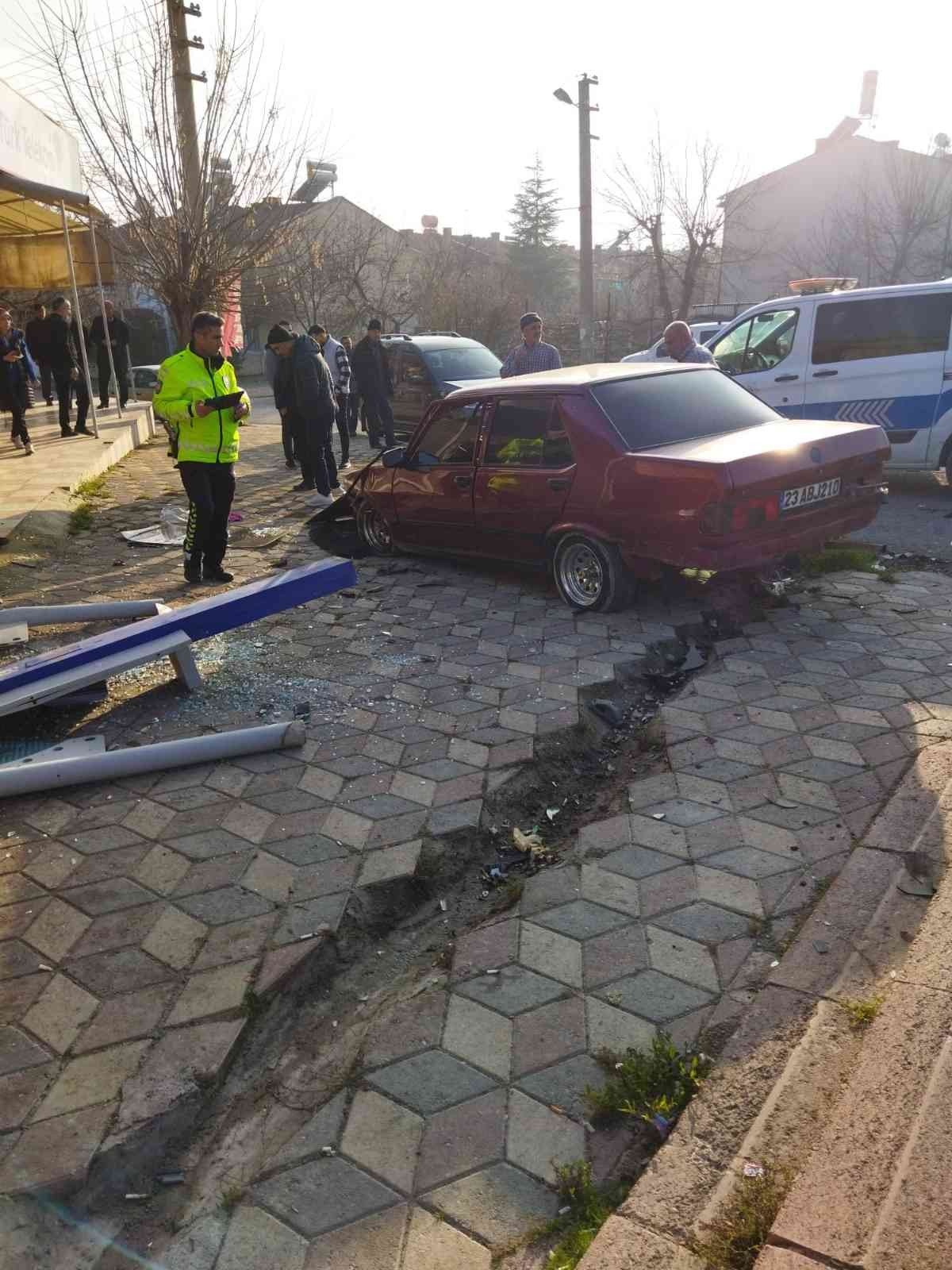 Elazığ’da trafik kazası:2 yaralı