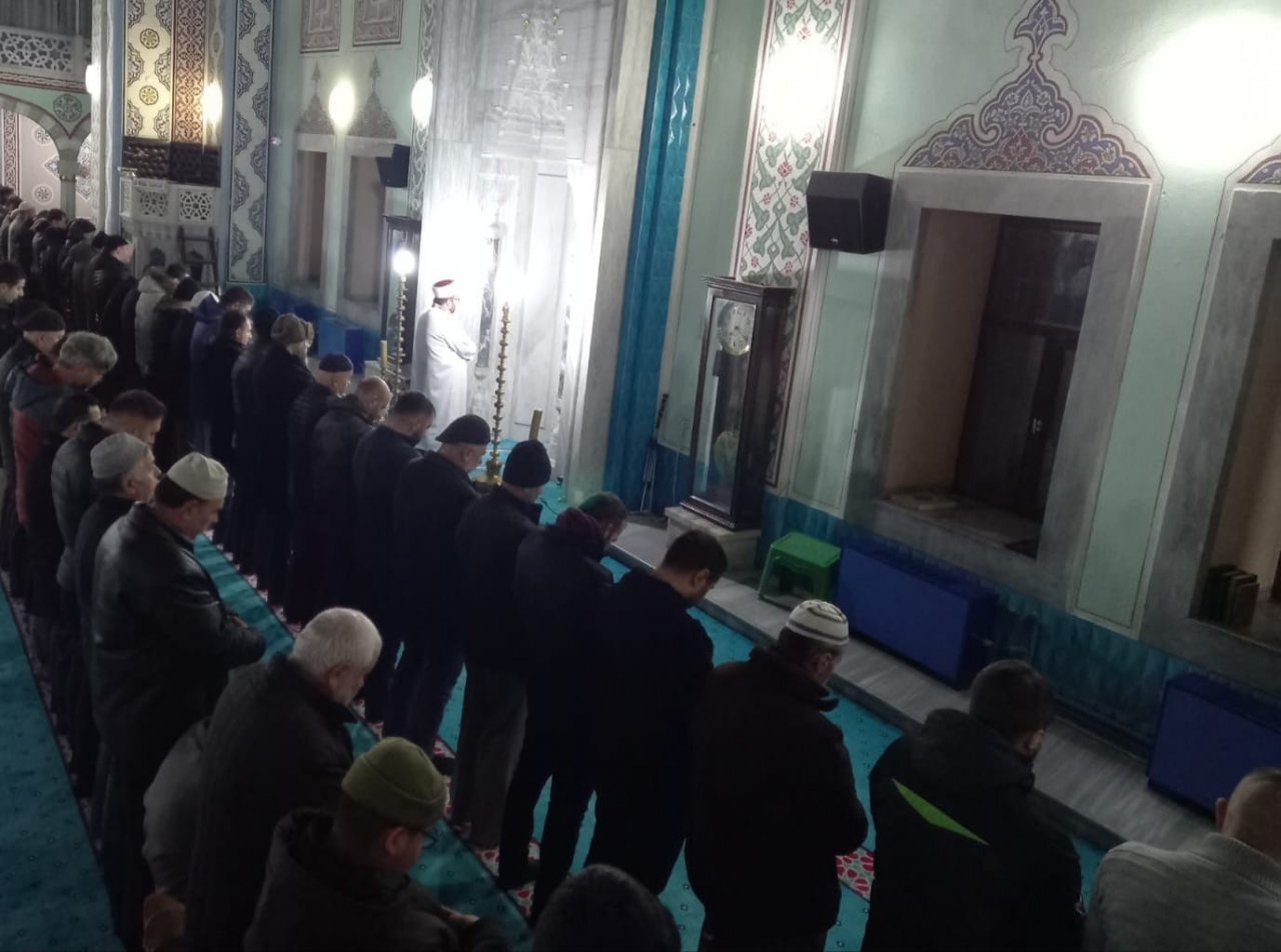 Ülkü Ocakları üyeleri yılın ilk sabah namazında buluştu