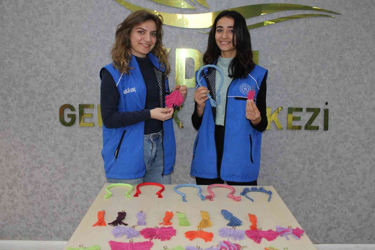 Mardin yolunda ördüğü çanta projeye dönüştü
