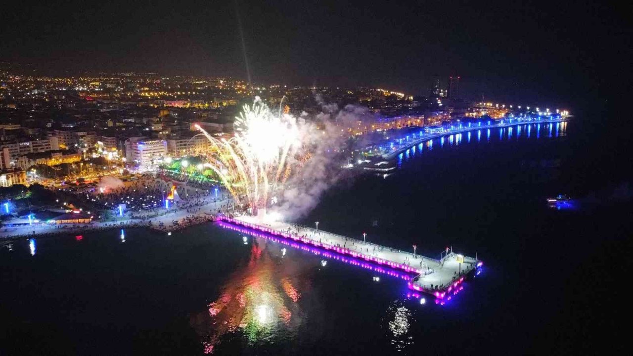 Hatay 2023’e havai fişek gösterileri ile girdi