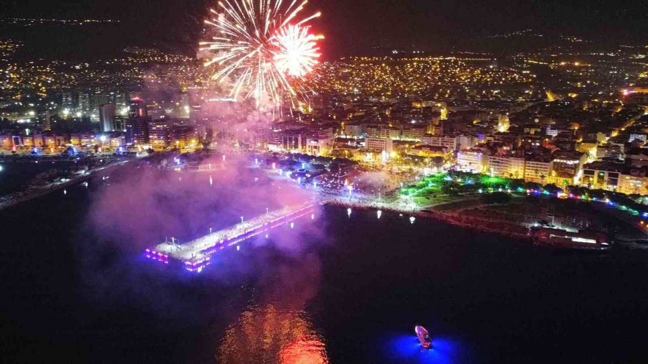 Hatay 2023’e havai fişek gösterileri ile girdi