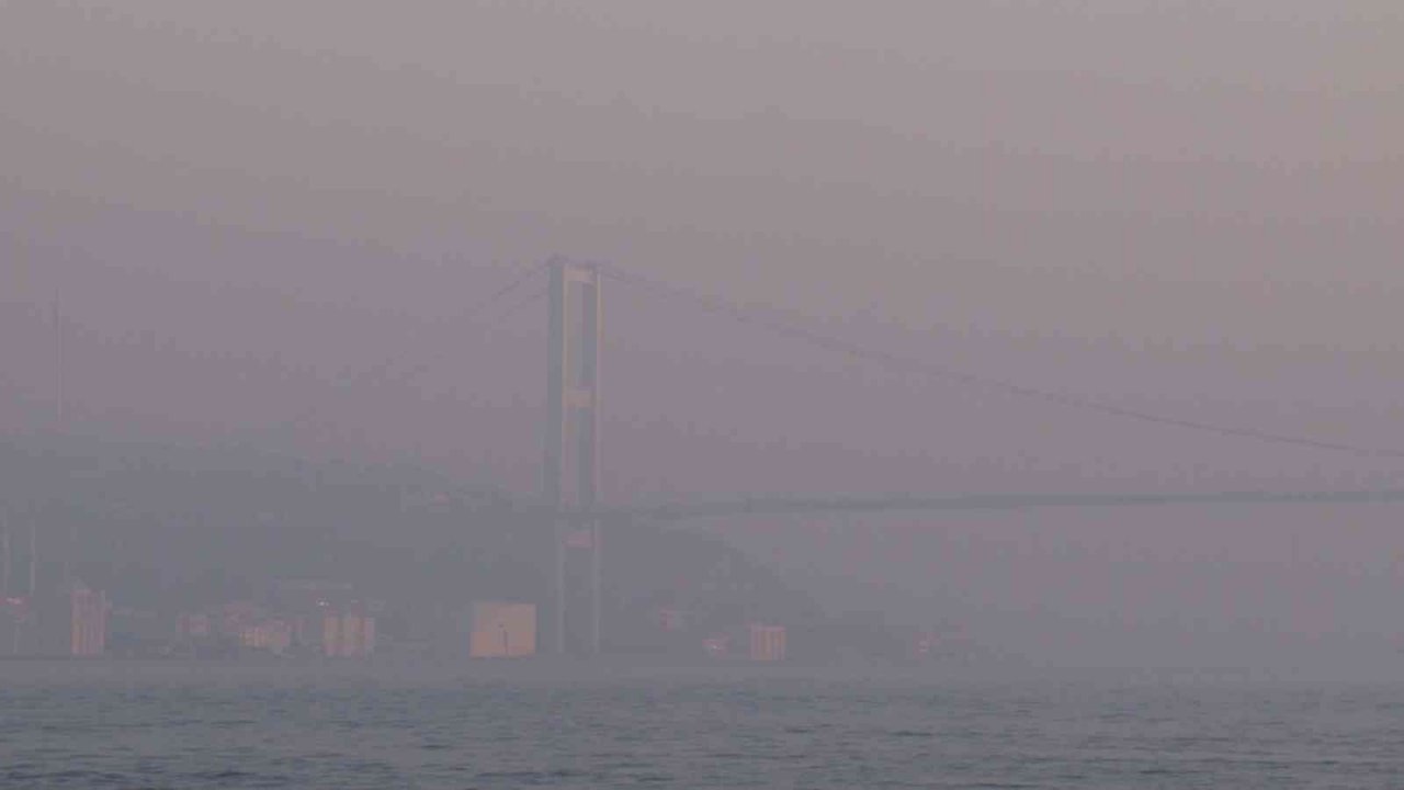 İstanbul Boğazı’nda sis