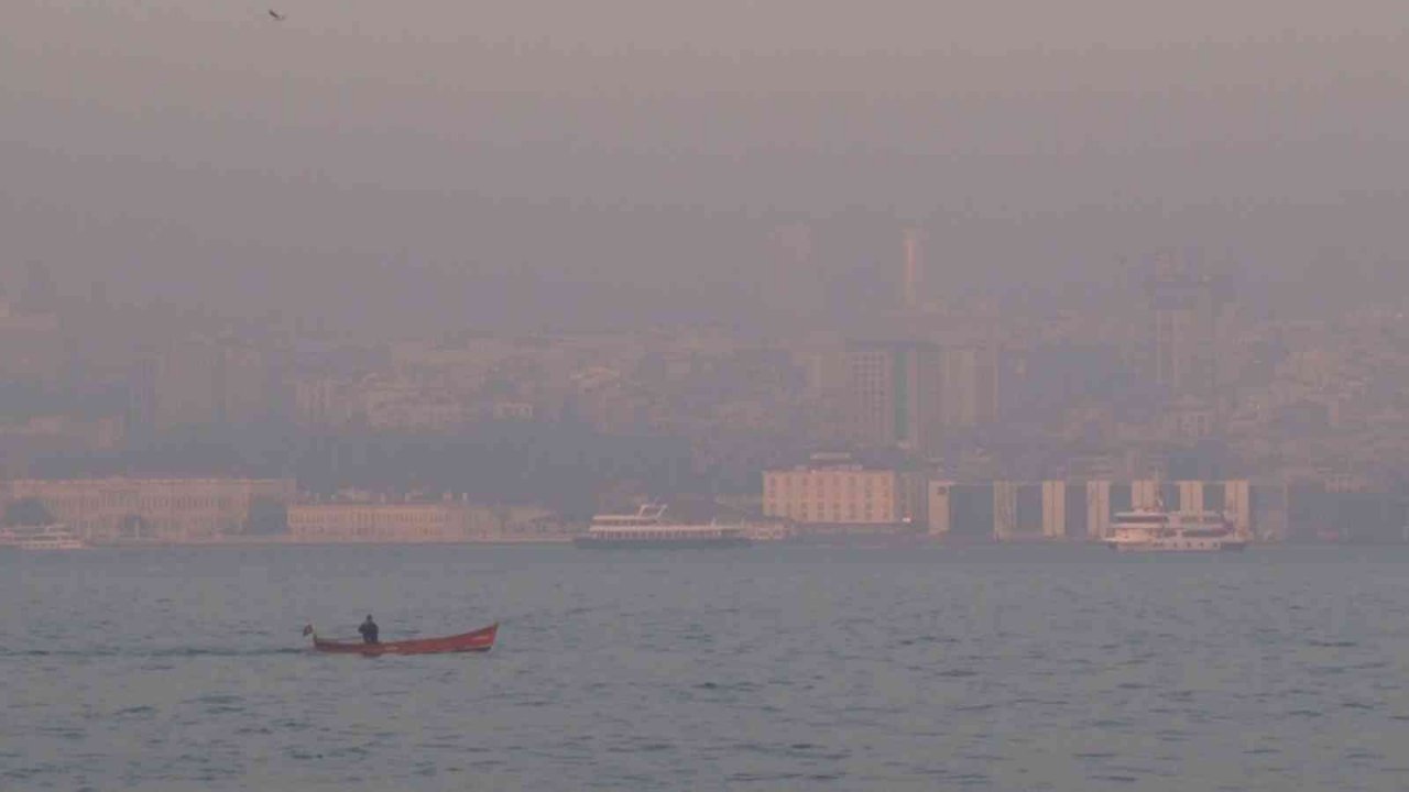 İstanbul Boğazı’nda sis