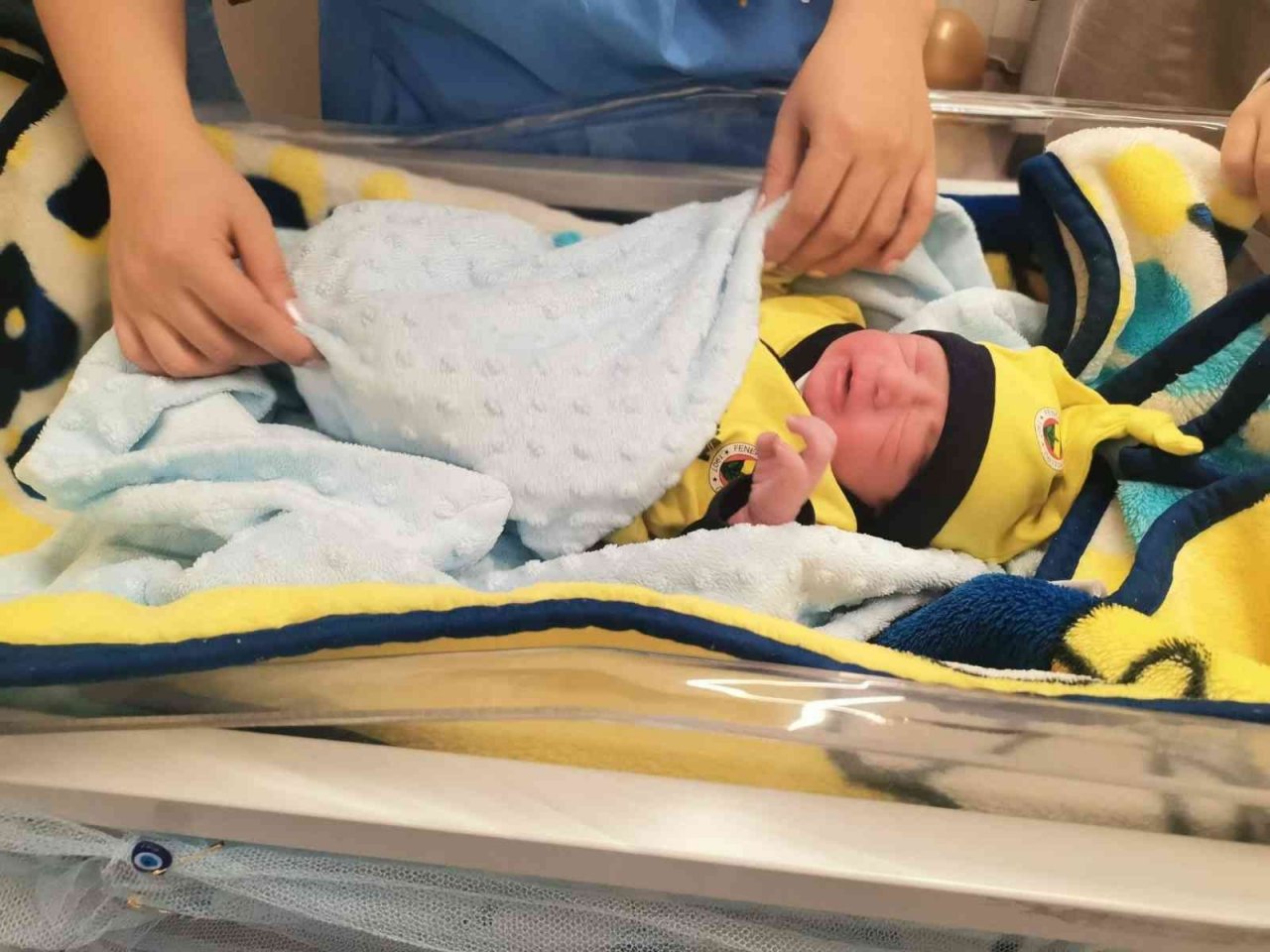 İzmir’de yeni yılın ilk bebeği Aras Bulut oldu